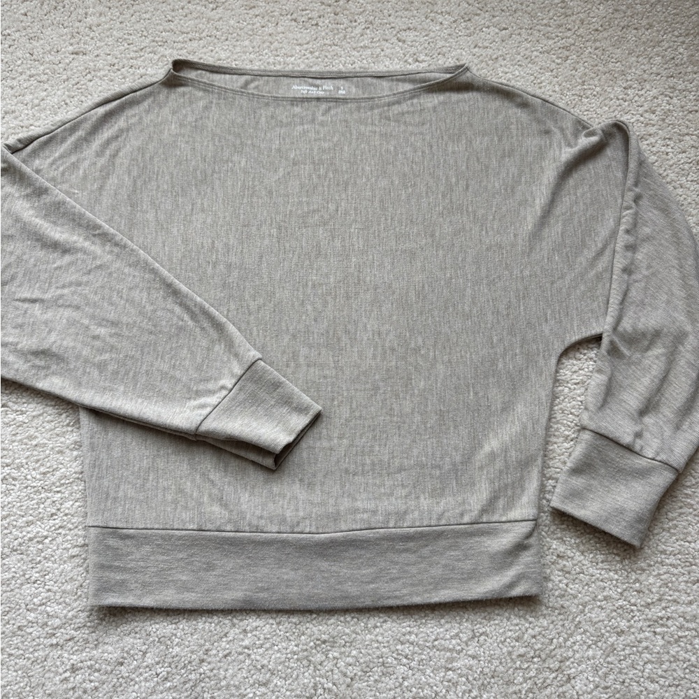 Abercrombie & Fitch Gray Crew Neck Sweater